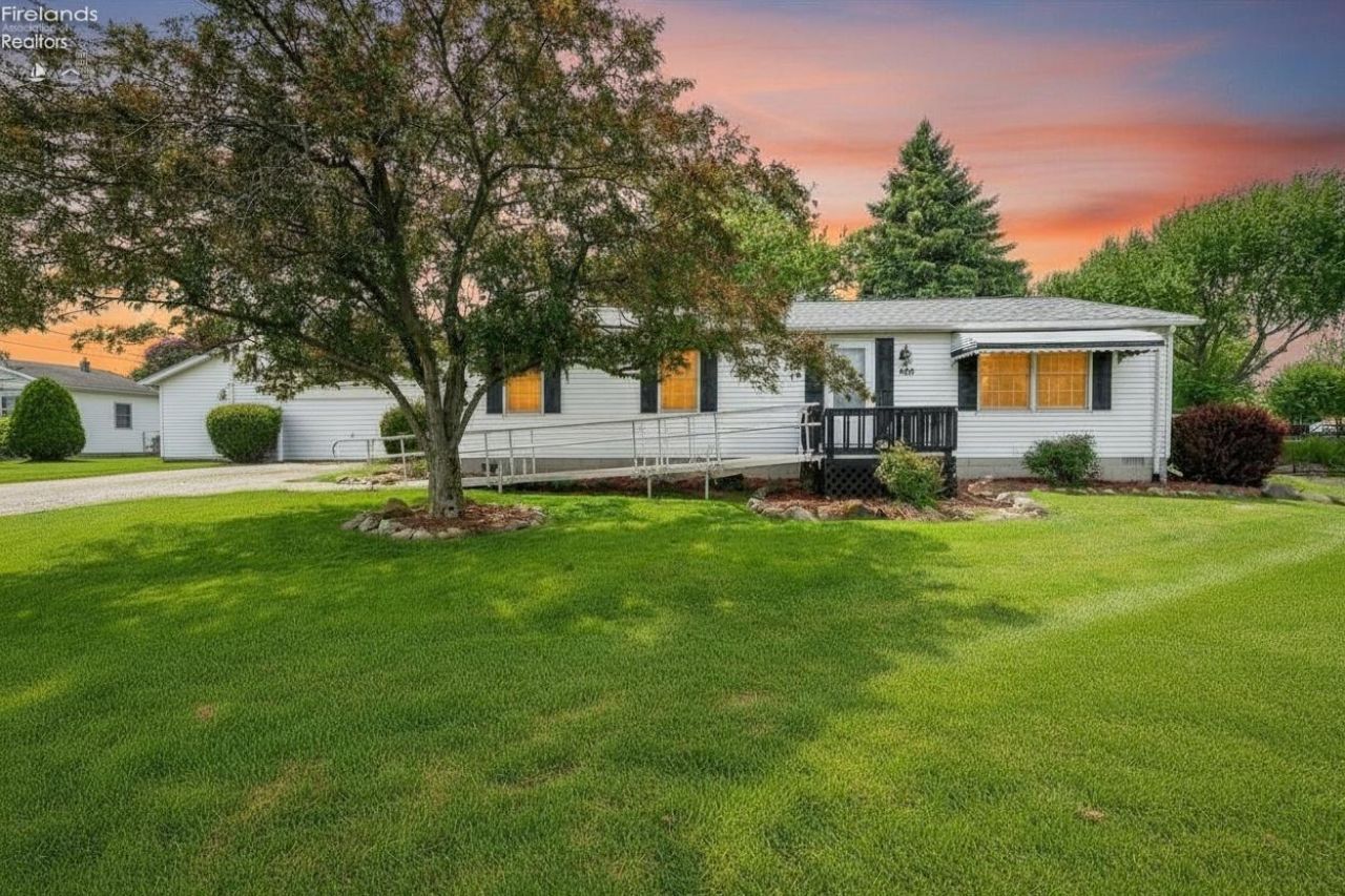 550 S Tiffin Street, Port Clinton, OH 43452 Main Photo