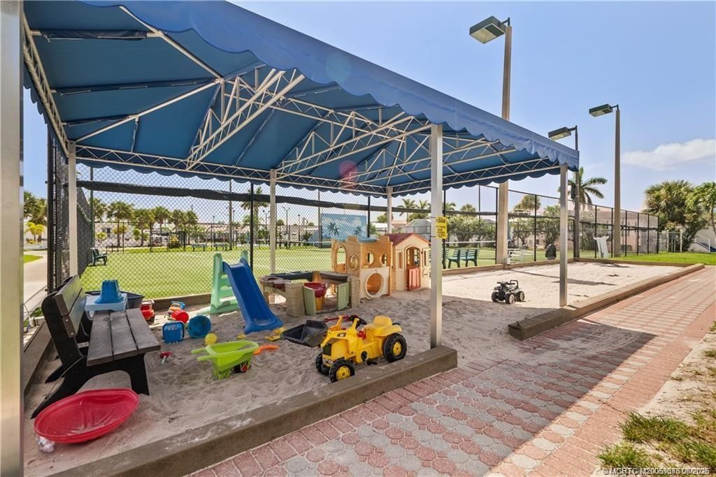 529 Nettles Boulevard, Jensen Beach, FL 34957 Photo