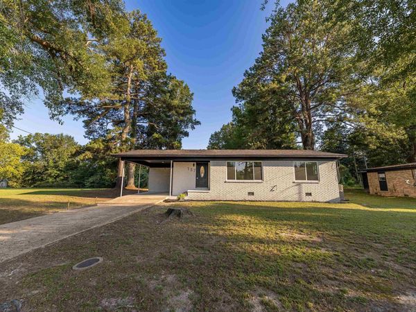 137 Carter St , Camden, AR 71701