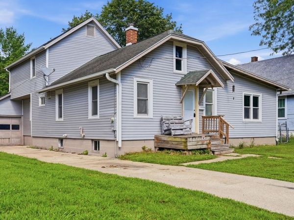 704 12th Avenue , Sterling, IL 61081
