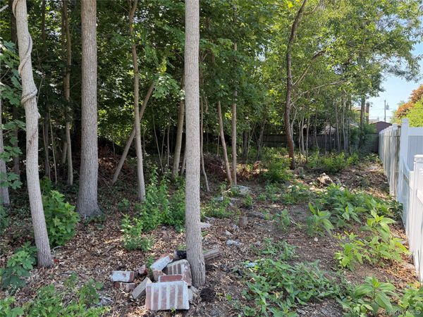 72 Phelps Lane , North Babylon, NY 11703