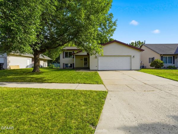 5274 MAPLE Avenue , Grand Forks, ND 58203