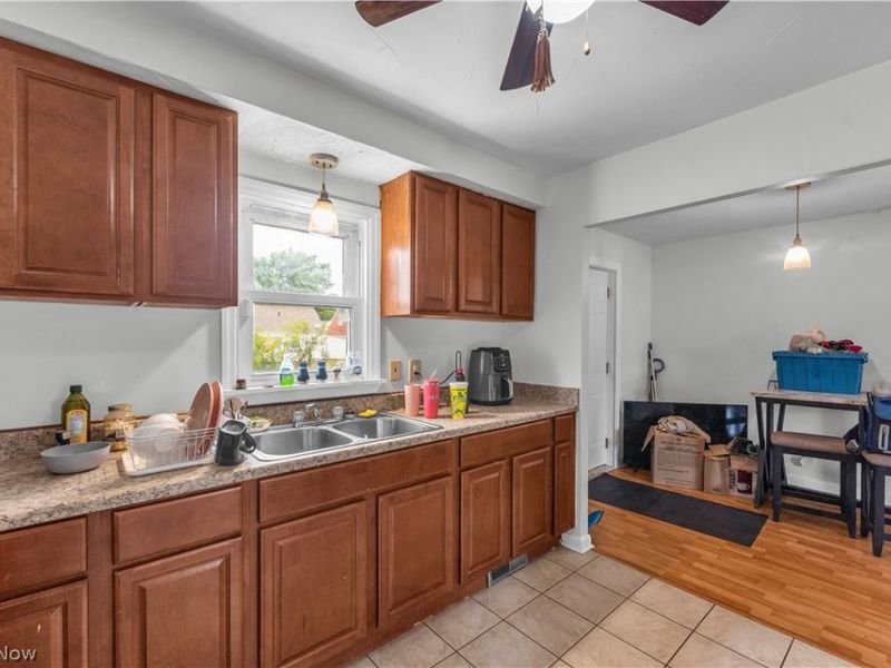 30015 Warren Road, Wickliffe, OH 44092 Photo 6