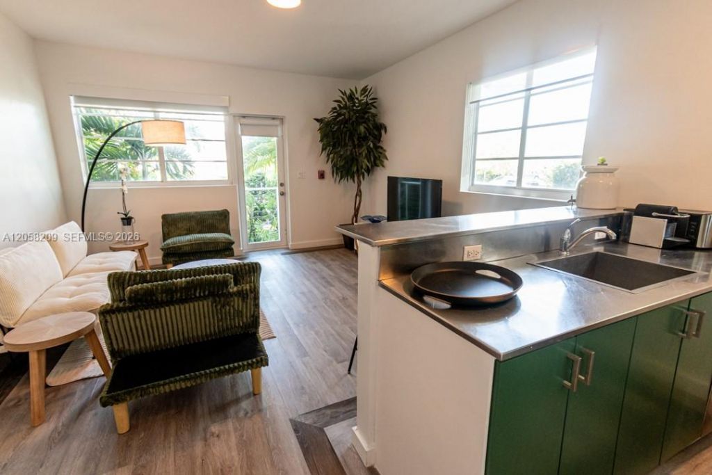 3917 N Meridian Ave, Unit 101, Miami Beach, FL 33140 Photo