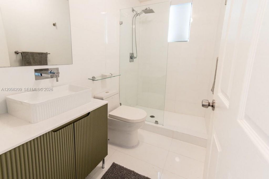 3917 N Meridian Ave, Unit 101, Miami Beach, FL 33140 Photo