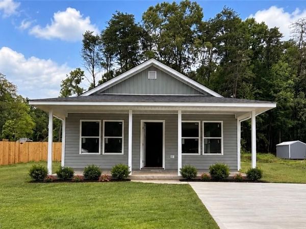 733 Meadowgreen Village Drive , Stokesdale, NC 27288