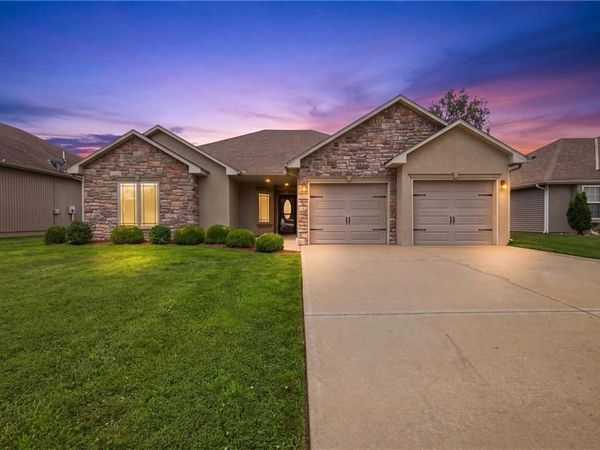 620 Oakmont Drive, Warrensburg, MO 64093