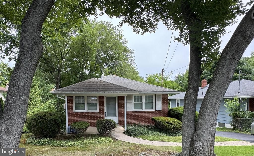 17 WALNUT ROAD , WALLINGFORD, PA 19086