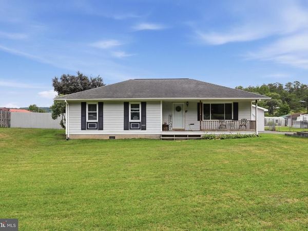 102 WISHBONE CIRCLE, HEDGESVILLE, WV 25427