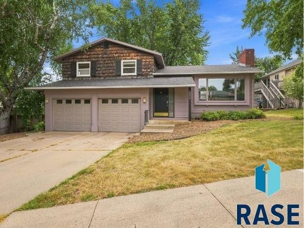 4004 S Glenview Rd, Sioux Falls, SD 57103