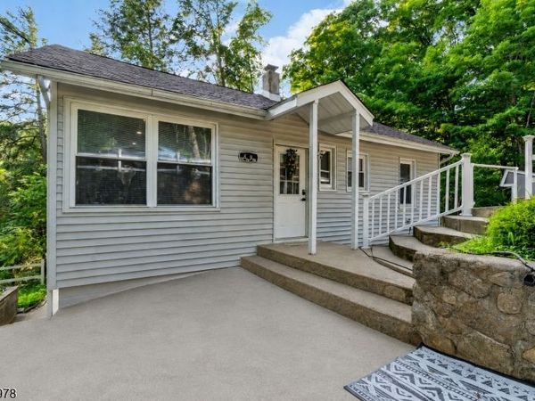 69 Roosevelt Ave, Jefferson, NJ 07438