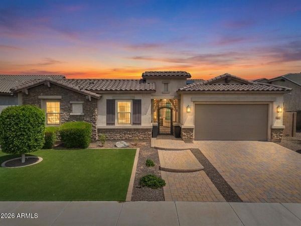 992 E PARKVIEW Drive, Gilbert, AZ 85295