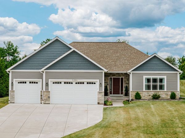 W218N9691 Happy Hollow Ln, Germantown, WI 53022