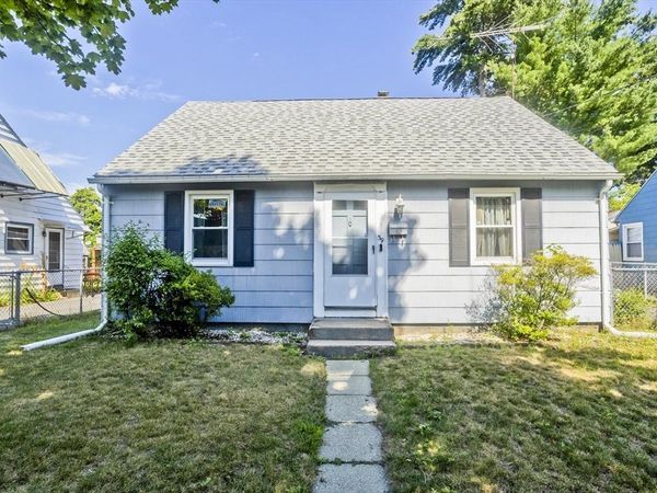 39 Seymour Ave, Springfield, MA 01109