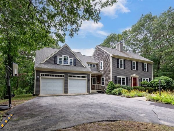 195 Bournehurst Dr, Plymouth, MA 02360