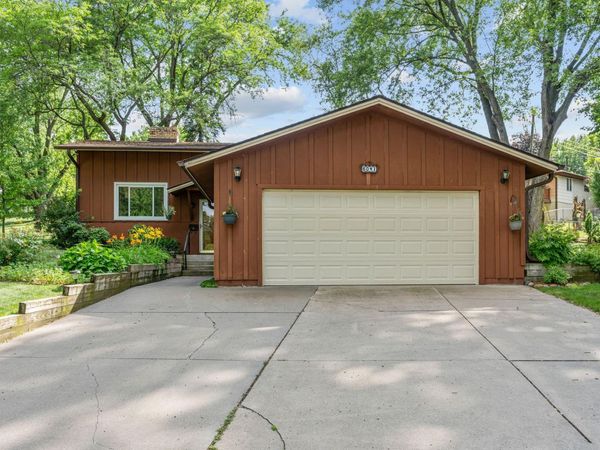 6041 Sumter Place N, New Hope, MN 55428