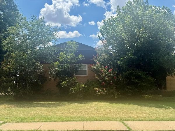 2005 N Canary Lane, Altus, OK 73521