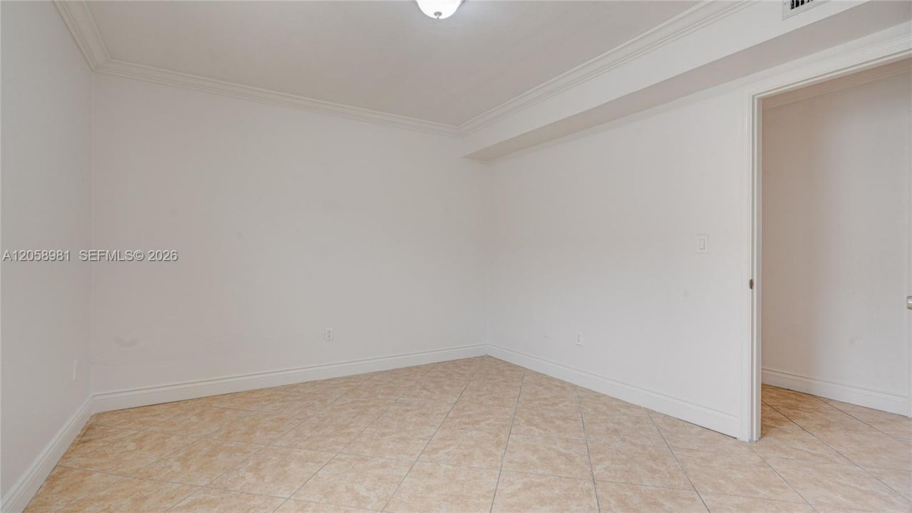2953 SW 23rd St, Unit 2955, Miami, FL 33145 Photo