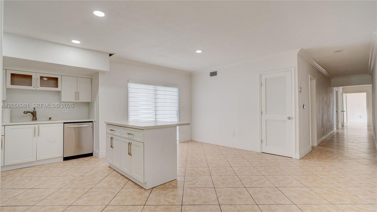 2953 SW 23rd St, Unit 2955, Miami, FL 33145 Photo