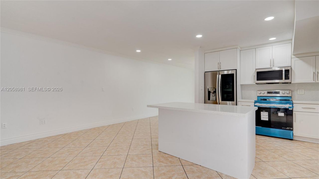 2953 SW 23rd St, Unit 2955, Miami, FL 33145 Photo