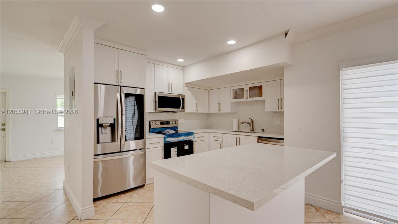 2953 SW 23rd St, Unit 2955, Miami, FL 33145 Photo