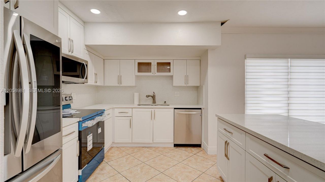 2953 SW 23rd St, Unit 2955, Miami, FL 33145 Photo