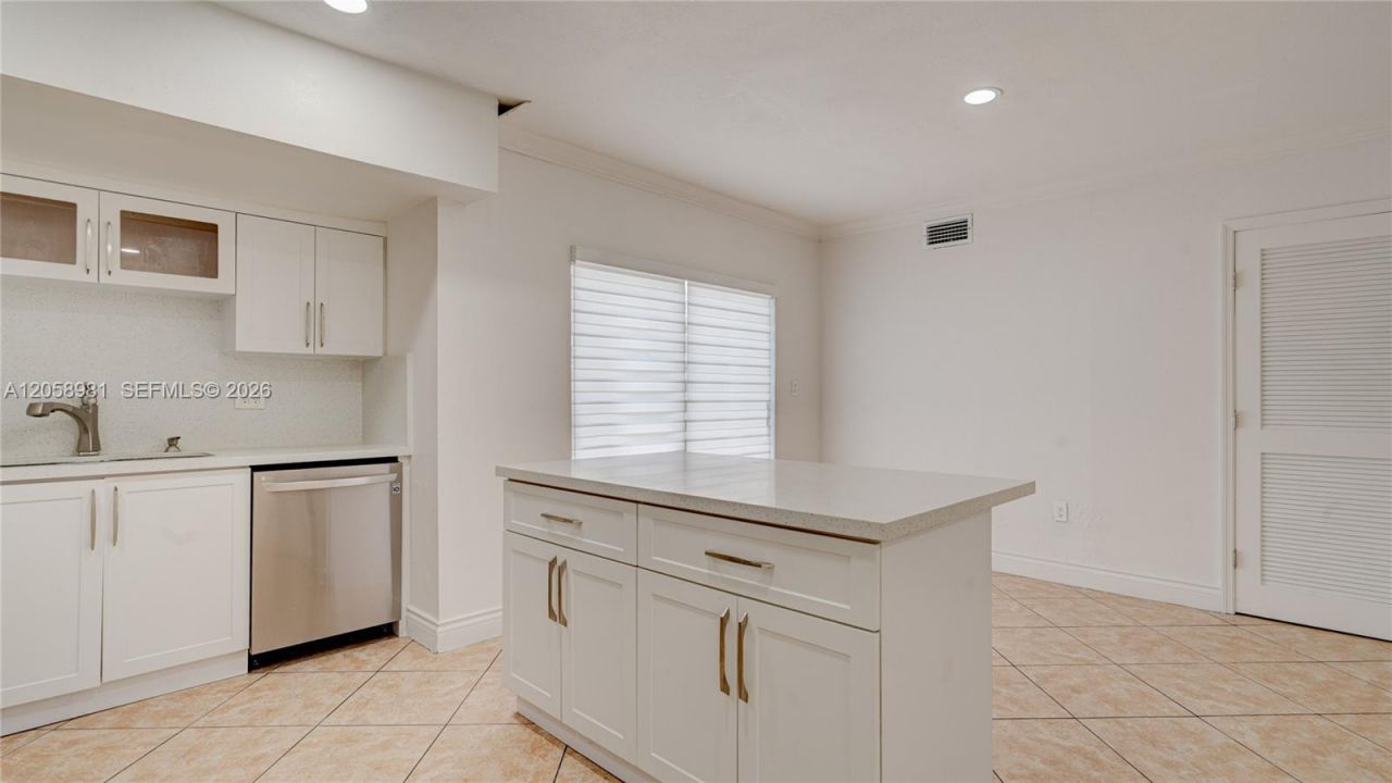 2953 SW 23rd St, Unit 2955, Miami, FL 33145 Photo