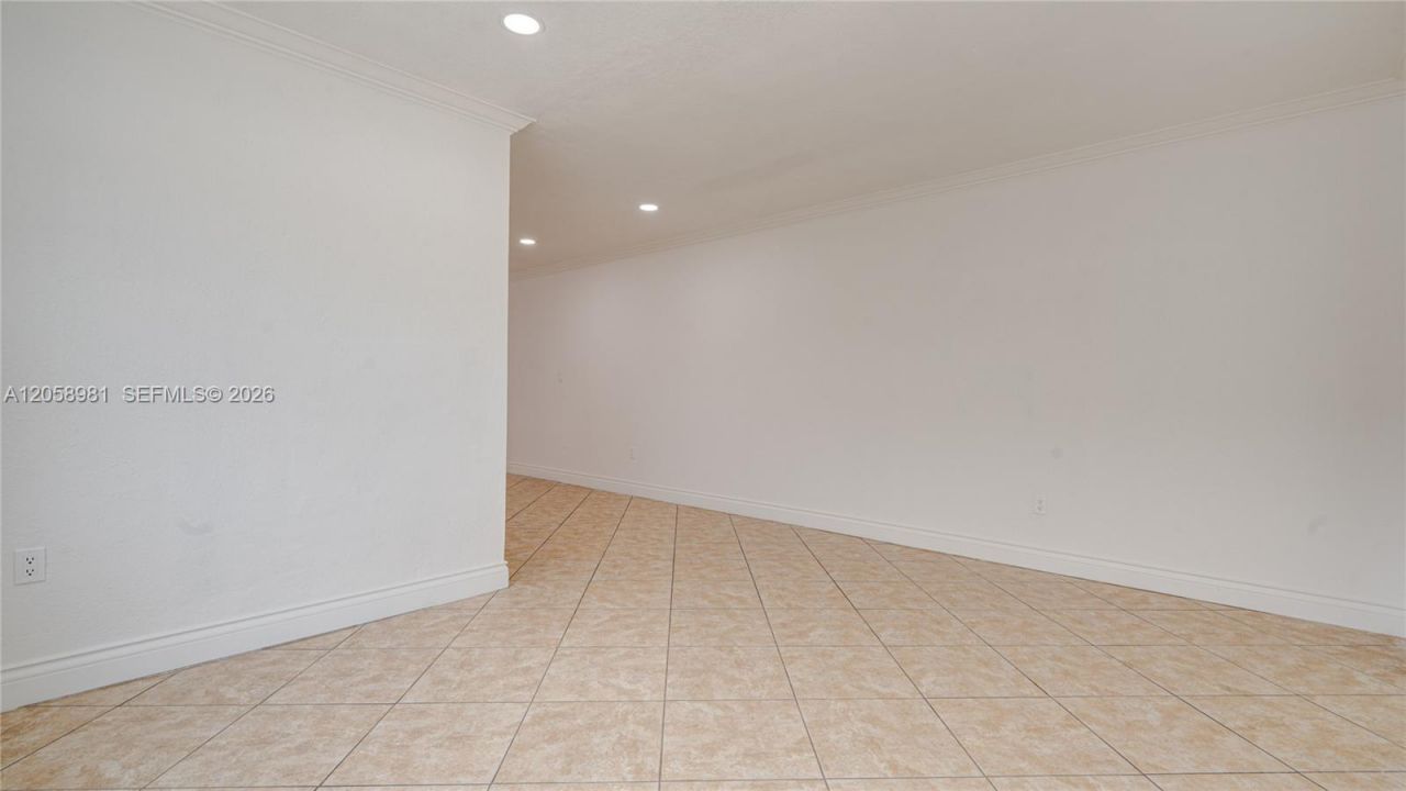2953 SW 23rd St, Unit 2955, Miami, FL 33145 Photo