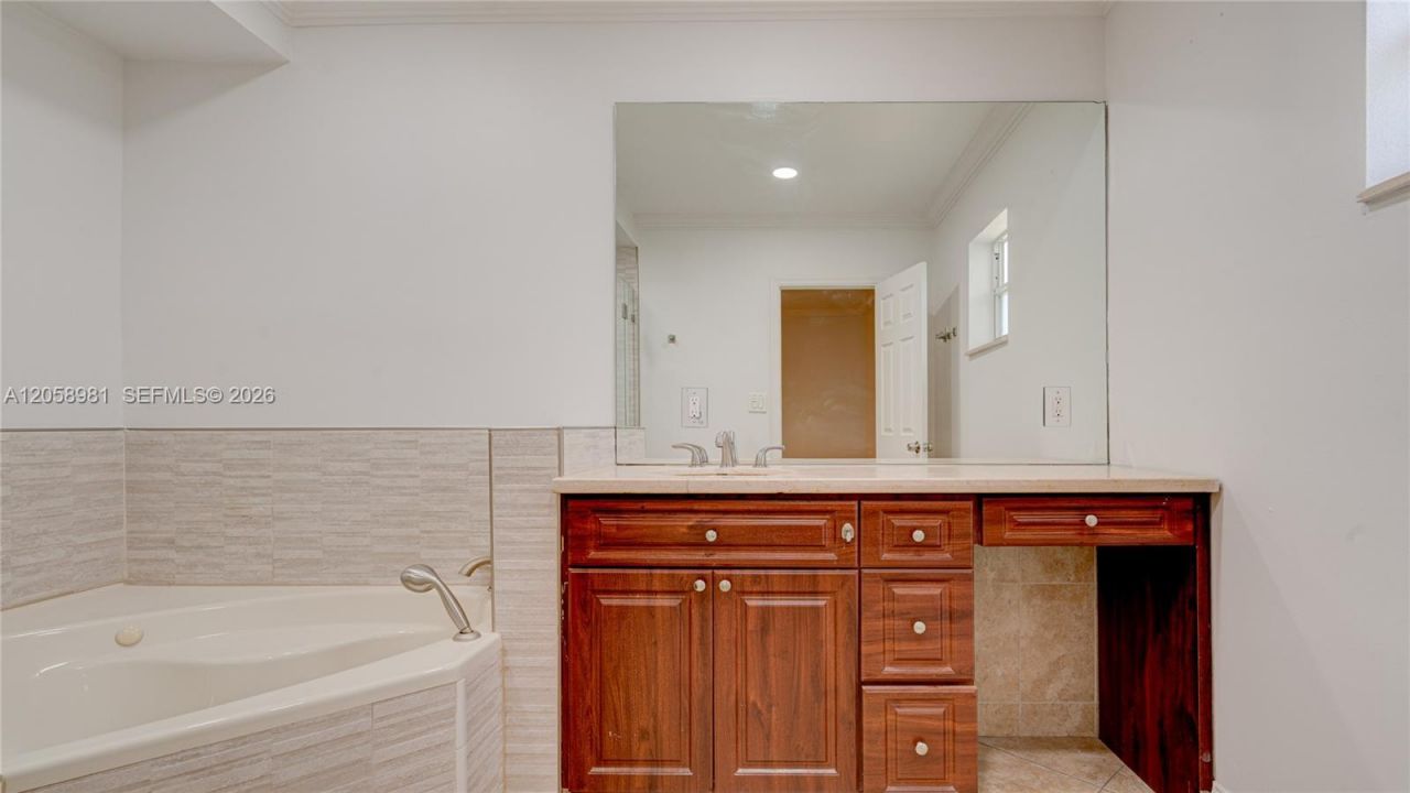 2953 SW 23rd St, Unit 2955, Miami, FL 33145 Photo