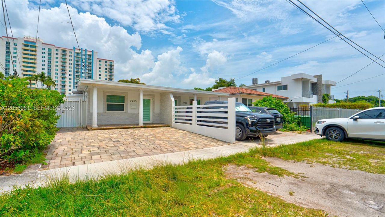 2953 SW 23rd St, Unit 2955, Miami, FL 33145 Photo