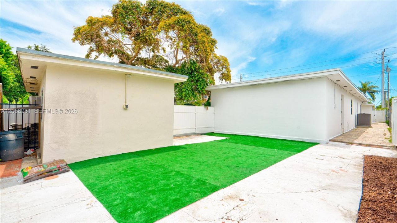 2953 SW 23rd St, Unit 2955, Miami, FL 33145 Photo