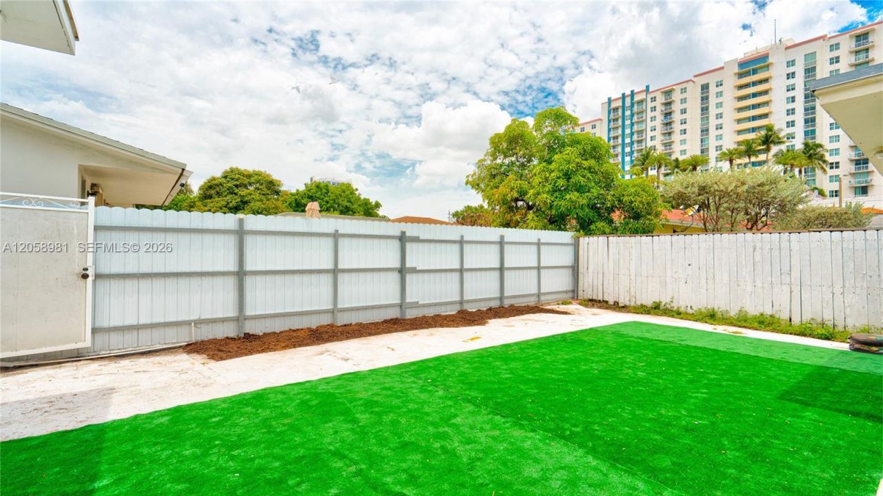 2953 SW 23rd St, Unit 2955, Miami, FL 33145 Photo