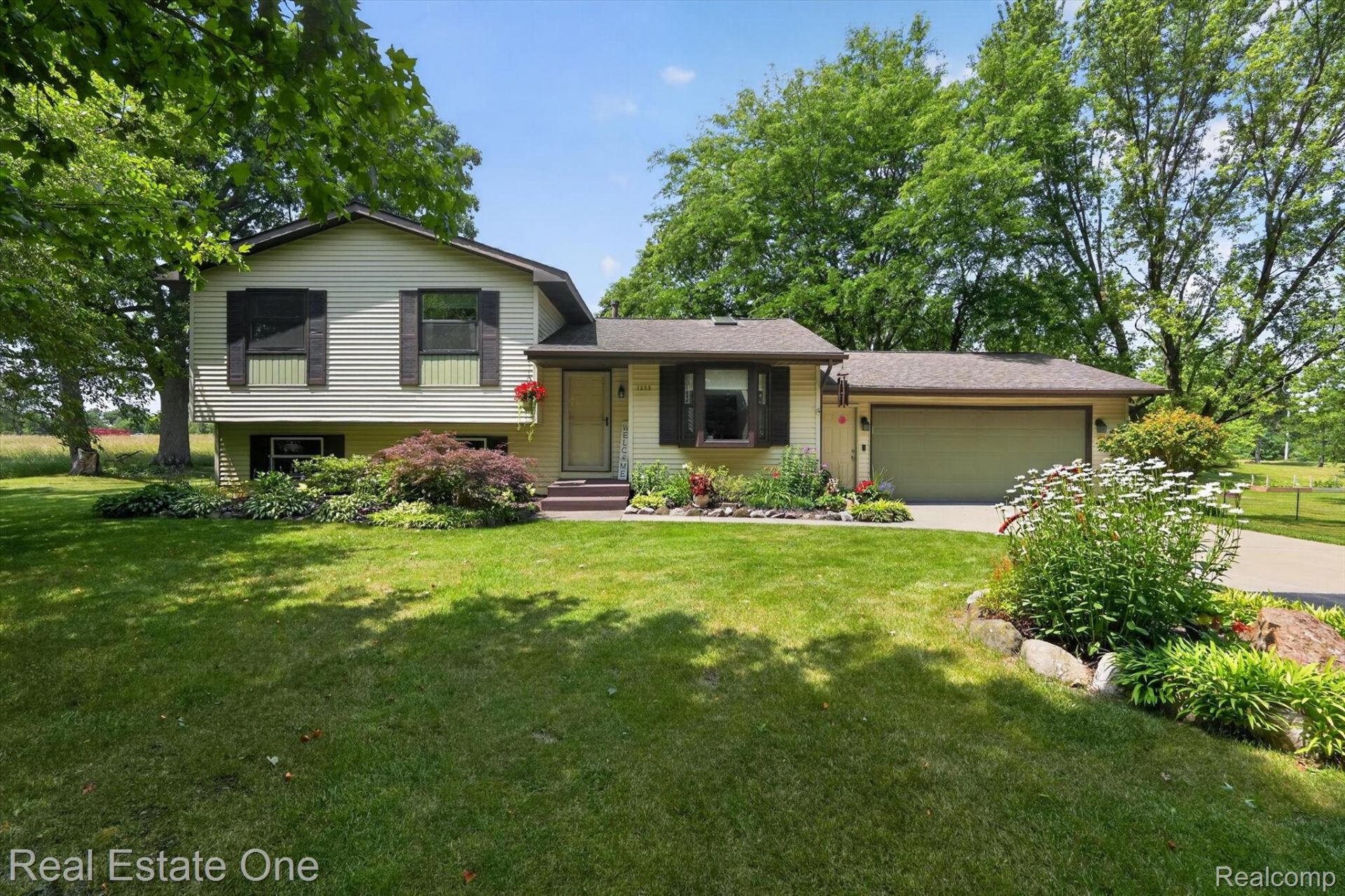 7255 Hall Road, Springfield Township, Mi 48350 Main Photo
