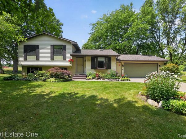 7255 Hall Road, Springfield Township, Mi 48350