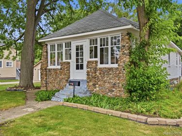 305 Renshaw Avenue , Clawson, MI 48017