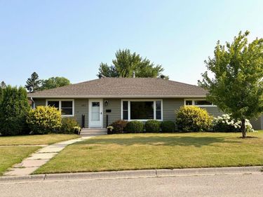 301 2nd Street NE, Roseau, MN 56751