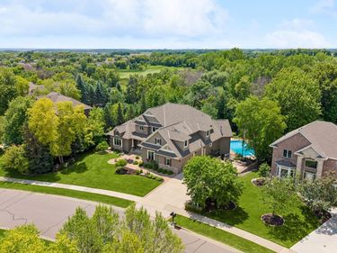 2932 Fairway Drive, Chaska, MN 55318