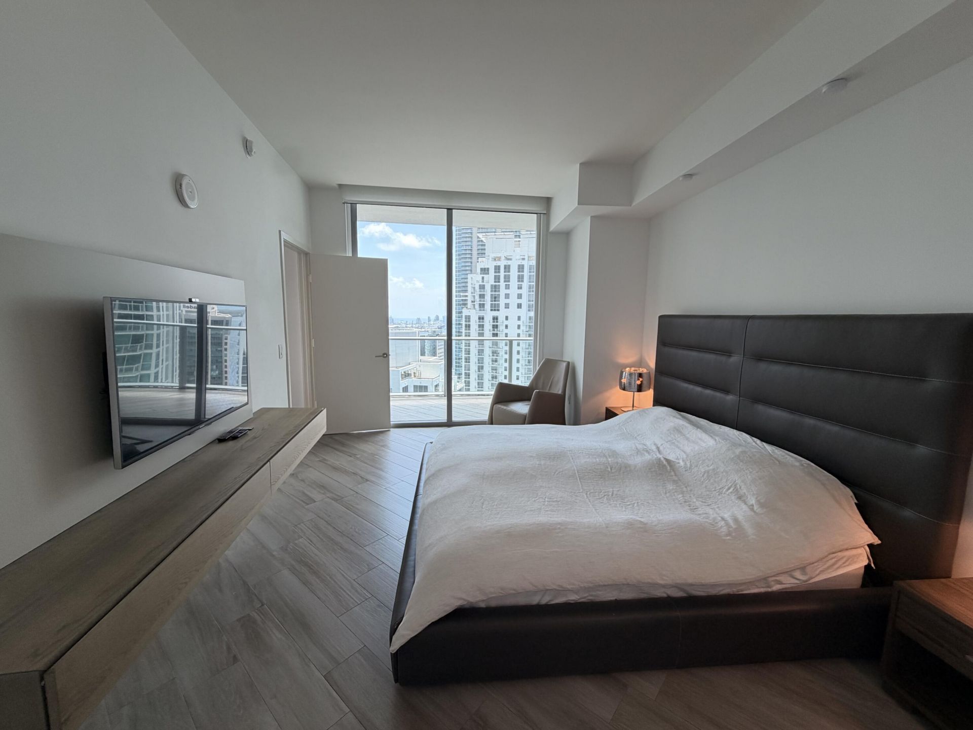 1100 S Miami Avenue, Unit 4210, Miami, FL 33130 Photo