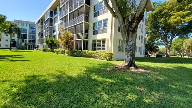 3800 Oaks Clubhouse Drive, Unit 112, Pompano Beach, FL 33069 Photo