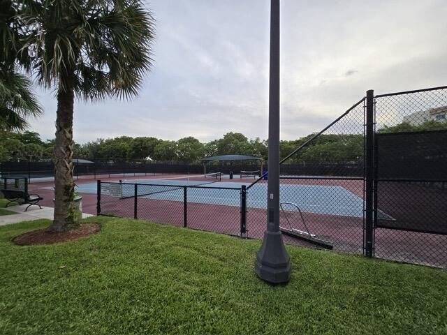 3800 Oaks Clubhouse Drive, Unit 112, Pompano Beach, FL 33069 Photo