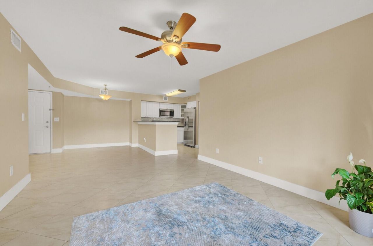 110 Yacht Club Way, Unit 105, Hypoluxo, FL 33462 Photo