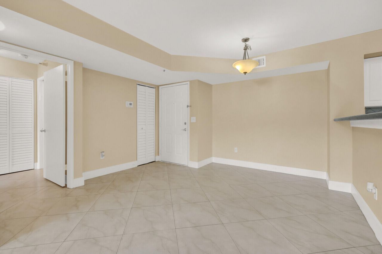 110 Yacht Club Way, Unit 105, Hypoluxo, FL 33462 Photo
