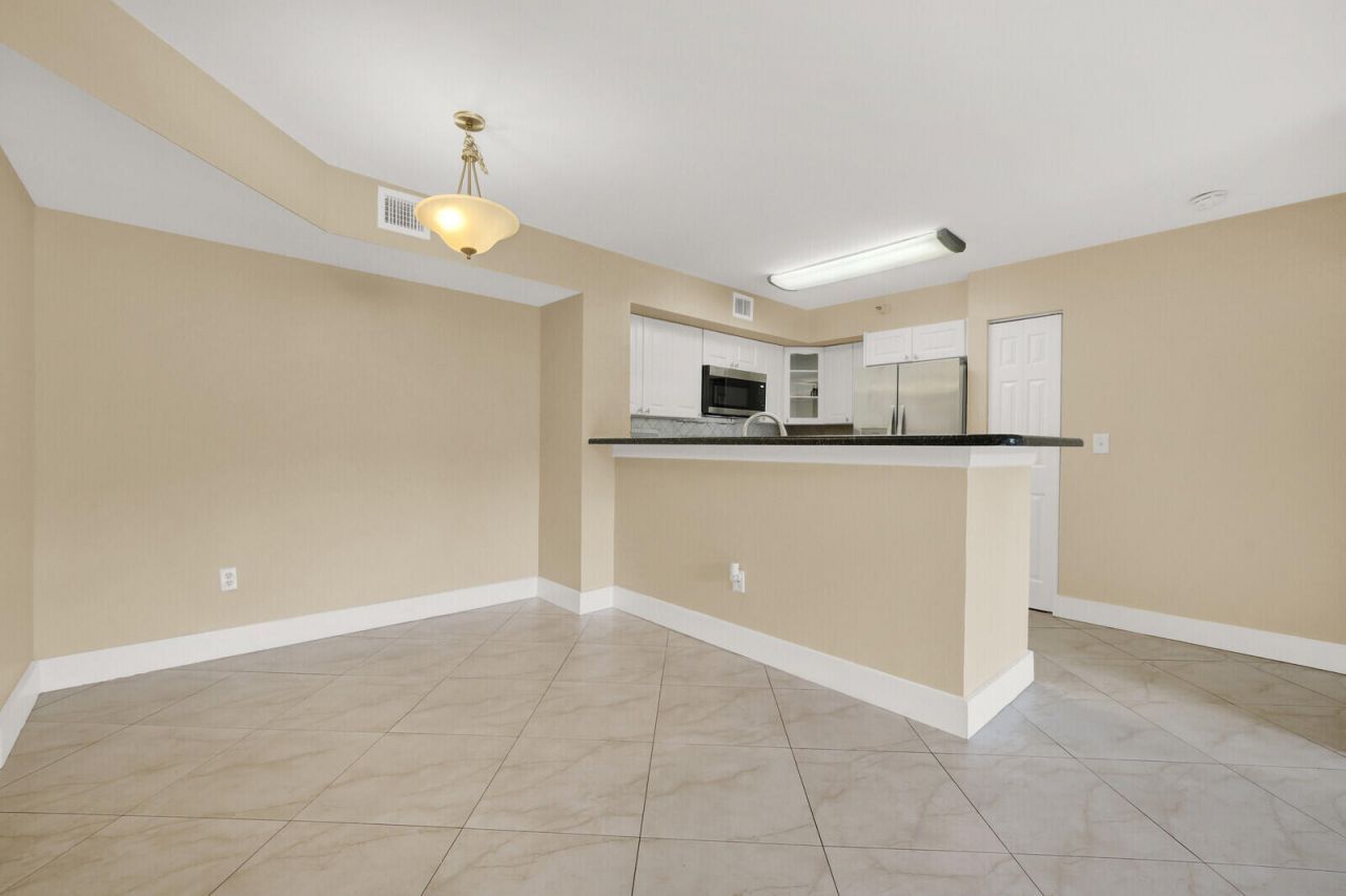 110 Yacht Club Way, Unit 105, Hypoluxo, FL 33462 Photo
