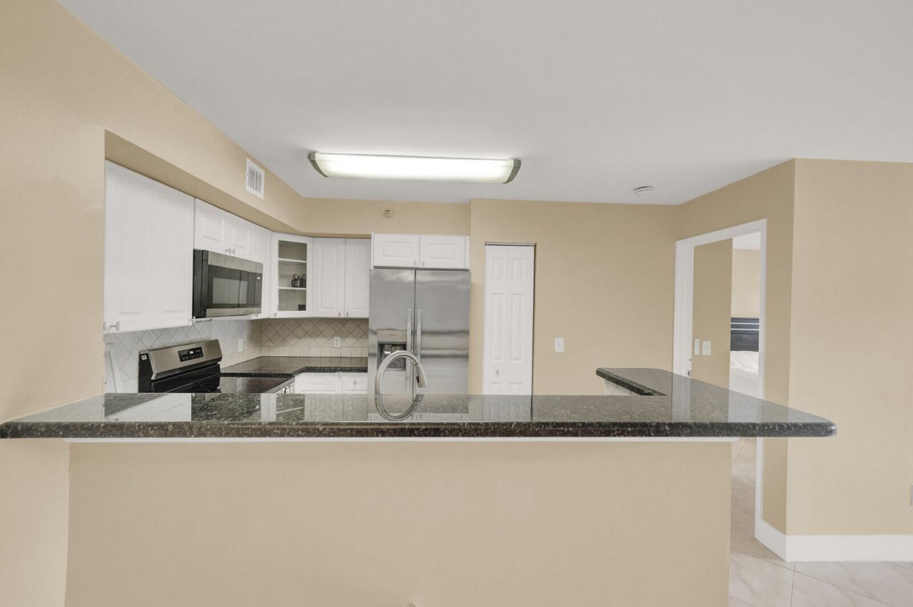 110 Yacht Club Way, Unit 105, Hypoluxo, FL 33462 Photo