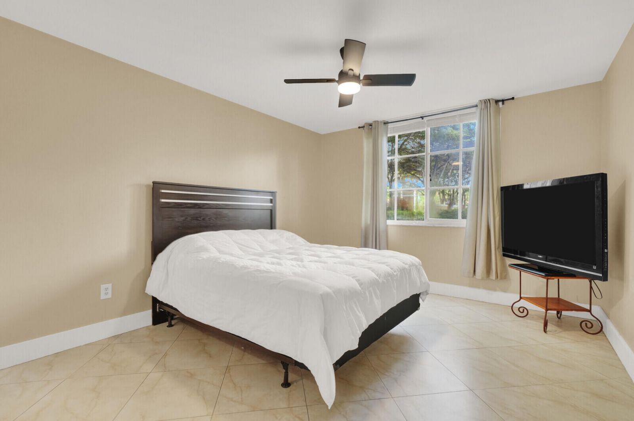 110 Yacht Club Way, Unit 105, Hypoluxo, FL 33462 Photo
