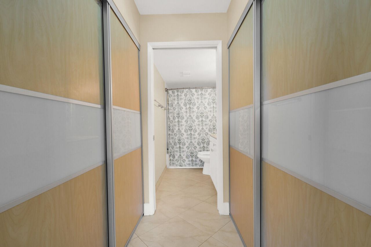 110 Yacht Club Way, Unit 105, Hypoluxo, FL 33462 Photo