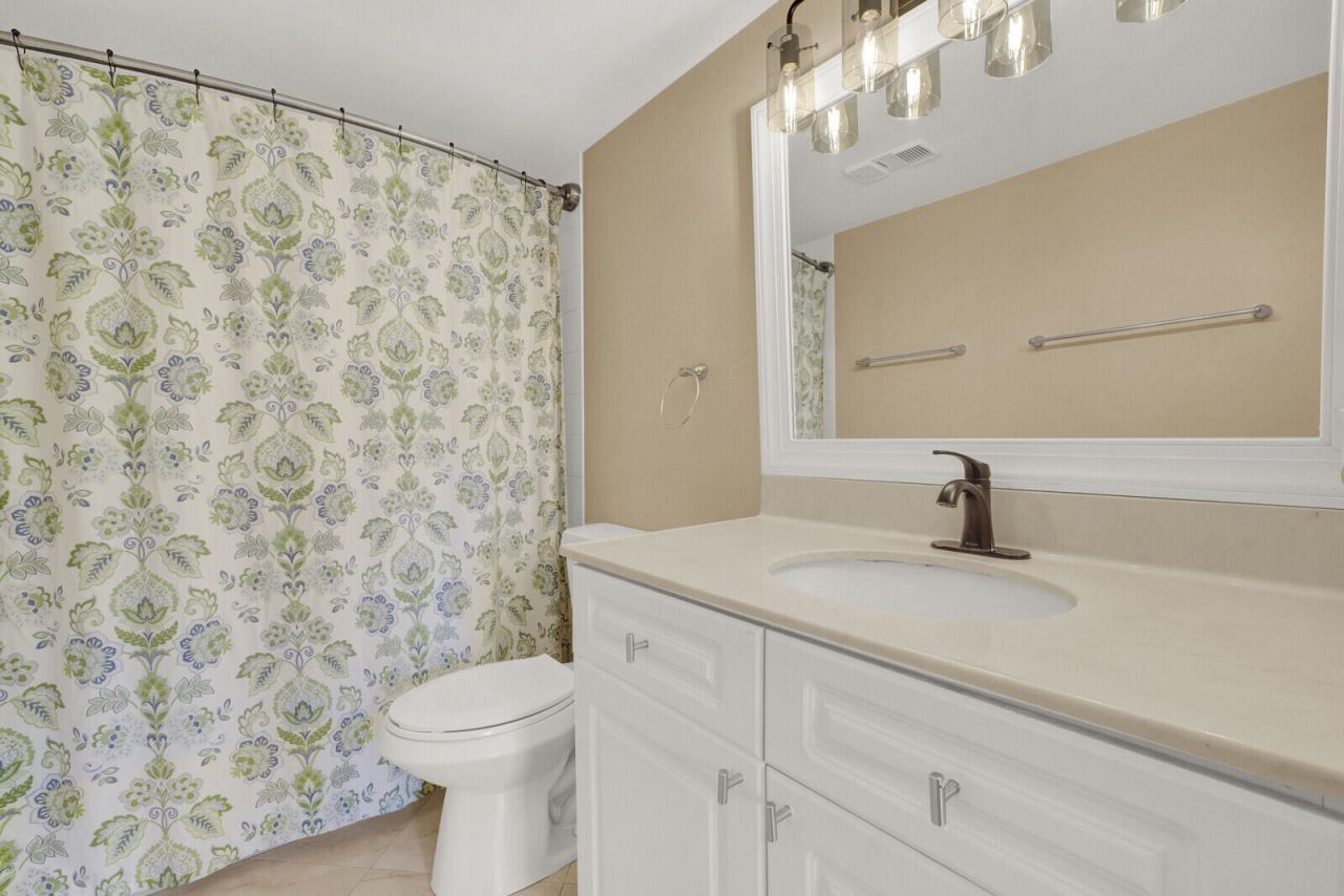 110 Yacht Club Way, Unit 105, Hypoluxo, FL 33462 Photo