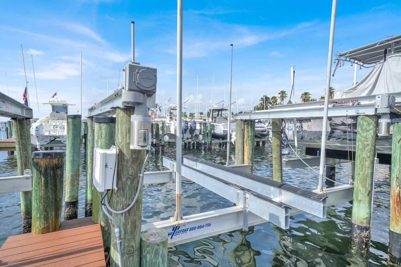 110 Yacht Club Way, Unit 105, Hypoluxo, FL 33462 Photo
