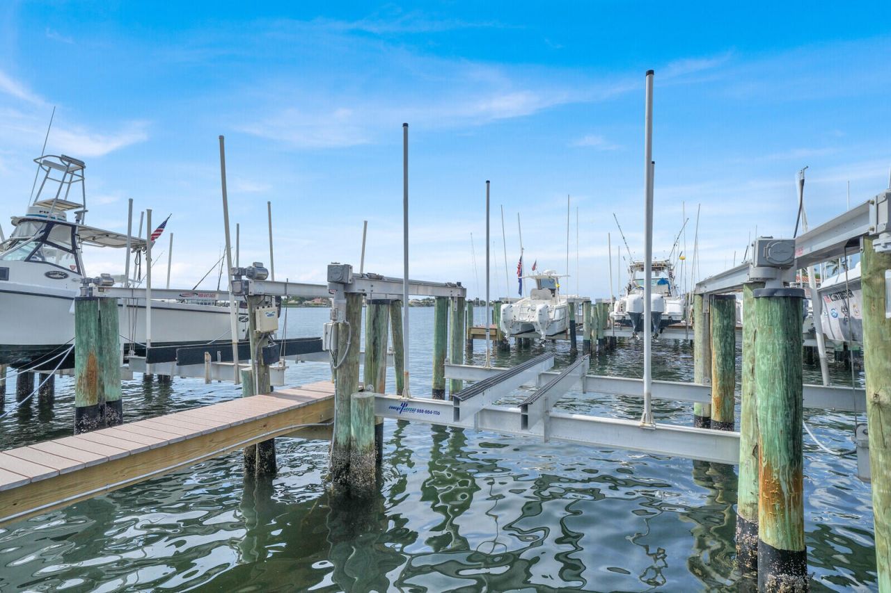 110 Yacht Club Way, Unit 105, Hypoluxo, FL 33462 Photo