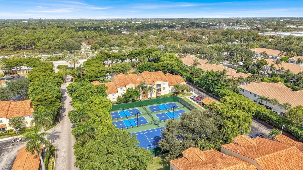 110 Yacht Club Way, Unit 105, Hypoluxo, FL 33462 Photo
